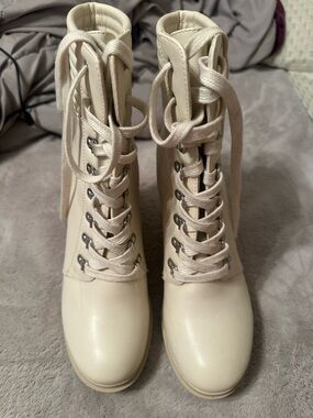 Shoe Dazzle Cream Lace-Up Ankle Booties